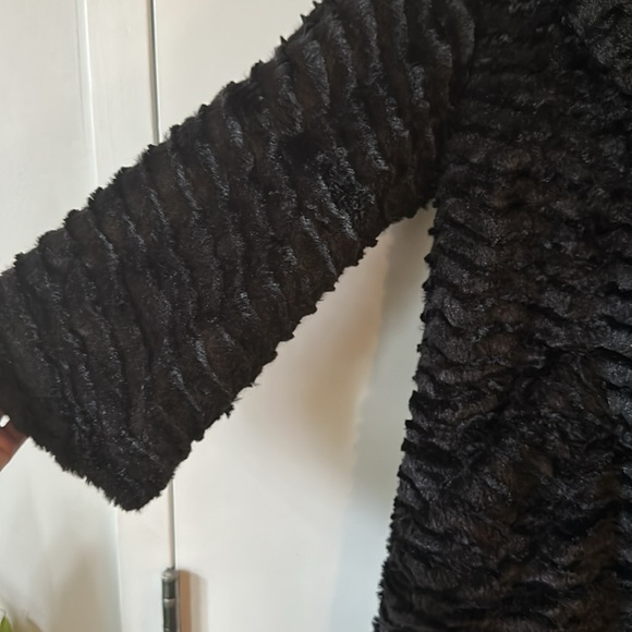 VINCE CAMUTO | Black Teddy Jacket Plush Texture Mid-Length - Picture 5 of 15